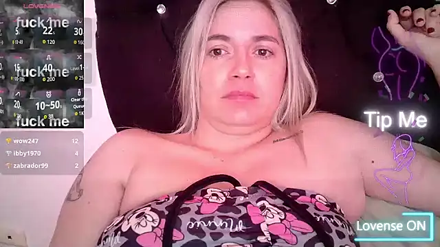 Snapshot of Izury_Blondee chatting on 09-21-25, 12:07 Izury Blondee online show from 09-21-25, 12:07