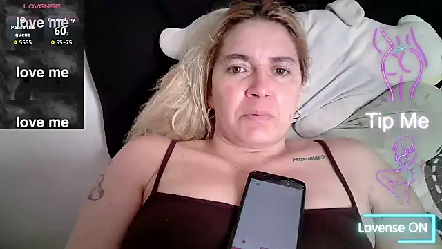 Snapshot of Izury_Blondee chatting on 11-21-25, 06:17 Izury Blondee online show from 11-21-25, 06:17