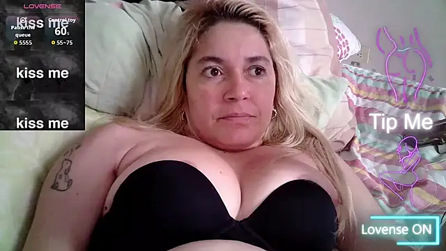 Snapshot of Izury_Blondee chatting on 11-28-25, 09:50 Izury Blondee online show from 11-28-25, 09:50