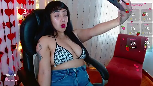 Snapshot of AmberGoddess_ chatting on 03-04-25, 05:45 AmberGoddess  online show from 03-04-25, 05:45