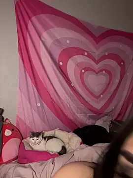 Snapshot of ThickerThanYoBitch chatting on 12-12-24, 11:40 ThickerThanYoBitch online show from 12-12-24, 11:40