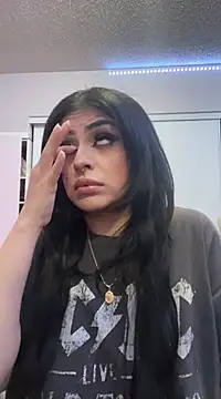 Snapshot of ThickerThanYoBitch chatting on 01-05-25, 03:11 ThickerThanYoBitch online show from 01-05-25, 03:11