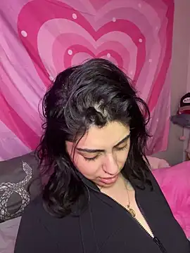 Snapshot of ThickerThanYoBitch chatting on 01-25-25, 12:58 ThickerThanYoBitch online show from 01-25-25, 12:58