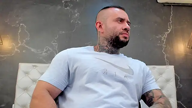 Snapshot of BruceDallas chatting on 12-15-24, 01:46 BruceDallas online show from 12-15-24, 01:46