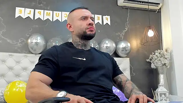 Snapshot of BruceDallas chatting on 12-19-24, 03:07 BruceDallas online show from 12-19-24, 03:07