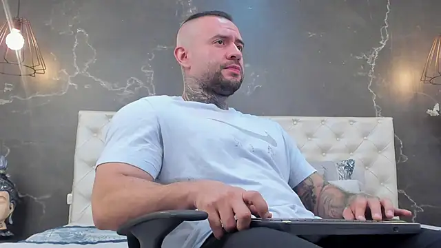 Snapshot of BruceDallas chatting on 01-11-25, 11:46 BruceDallas online show from 01-11-25, 11:46