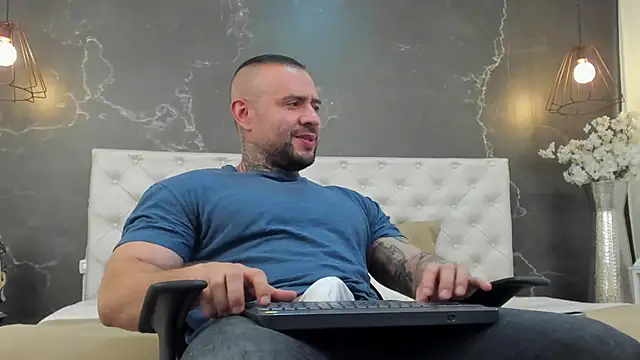 Snapshot of BruceDallas chatting on 02-03-25, 02:14 BruceDallas online show from 02-03-25, 02:14