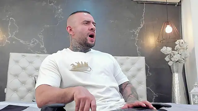 Snapshot of BruceDallas chatting on 03-21-25, 02:28 BruceDallas online show from 03-21-25, 02:28