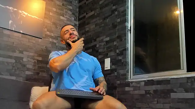 Snapshot of BruceDallas chatting on 09-19-25, 01:18 BruceDallas online show from 09-19-25, 01:18