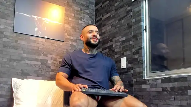 Snapshot of BruceDallas chatting on 10-29-25, 11:06 BruceDallas online show from 10-29-25, 11:06