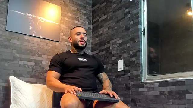 Snapshot of BruceDallas chatting on 11-27-25, 11:40 BruceDallas online show from 11-27-25, 11:40