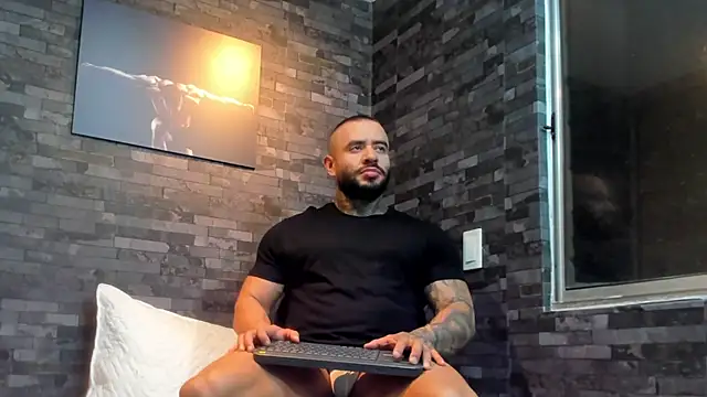 Snapshot of BruceDallas chatting on 12-02-25, 12:05 BruceDallas online show from 12-02-25, 12:05