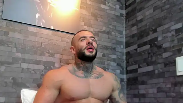 Snapshot of BruceDallas chatting on 12-16-25, 01:54 BruceDallas online show from 12-16-25, 01:54