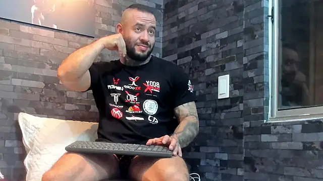 BruceDallas online show from 04-06-26, 04:46