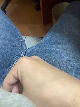 Snapshot of 114514hlove chatting on 12-31-24, 03:34 114514hlove online show from 12-31-24, 03:34