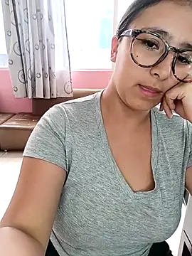 Snapshot of Cute_Penelope chatting on 02-04-25, 06:17 Cute Penelope online show from 02-04-25, 06:17