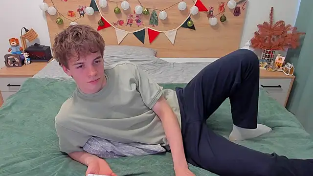 Snapshot of Fandi_777 chatting on 12-23-25, 11:08 Fandi 777 online show from 12-23-25, 11:08