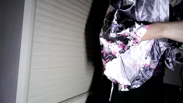 Snapshot of guoniuniu99 chatting on 11-11-25, 08:58 guoniuniu99 online show from 11-11-25, 08:58