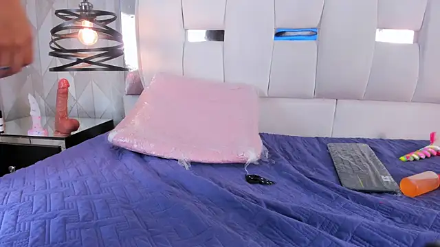 Snapshot of RileyThompson1 chatting on 03-15-25, 09:19 RileyThompson1 online show from 03-15-25, 09:19