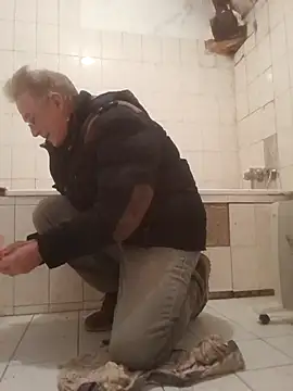 Snapshot of 60philippe chatting on 02-15-25, 03:28 60philippe online show from 02-15-25, 03:28