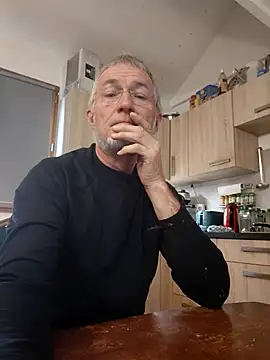 Snapshot of 60philippe chatting on 10-05-25, 10:02 60philippe online show from 10-05-25, 10:02