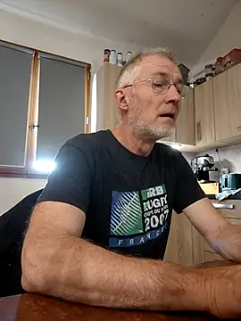 Snapshot of 60philippe chatting on 06-09-26, 10:16 60philippe online show from 06-09-26, 10:16