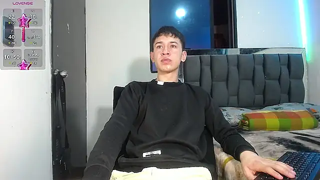 Snapshot of Mr_daren_ chatting on 03-18-25, 02:04 Mr daren online show from 03-18-25, 02:04