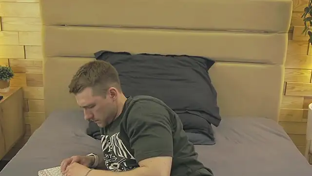 EthanPinkman online show from 04-11-26, 07:56