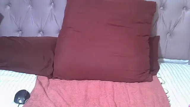 Snapshot of SweetMellowX1 chatting on 09-09-25, 03:06 SweetMellowX1 online show from 09-09-25, 03:06