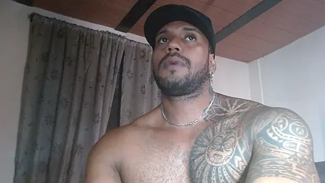 Snapshot of manolofitt chatting on 05-22-26, 03:17 manolofitt online show from 05-22-26, 03:17