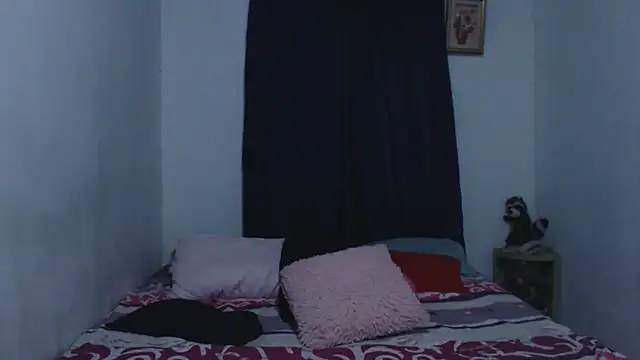 Snapshot of misss_estrella chatting on 01-19-25, 04:22 misss estrella online show from 01-19-25, 04:22