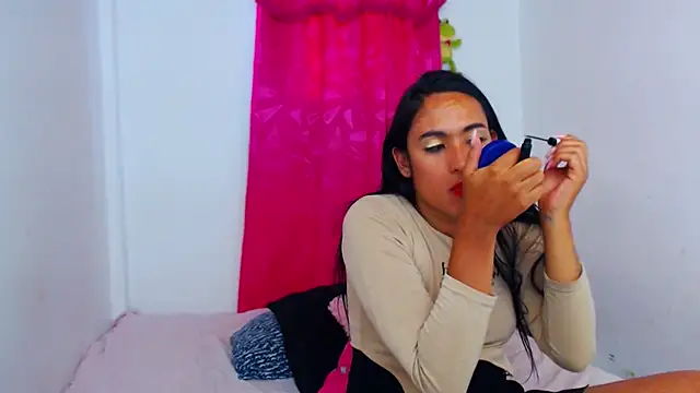 Snapshot of misss_estrella chatting on 09-20-25, 08:32 misss estrella online show from 09-20-25, 08:32