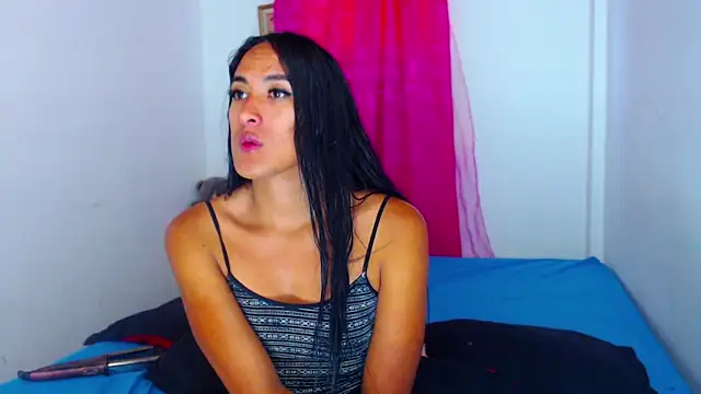 Snapshot of misss_estrella chatting on 02-14-26, 04:26 misss estrella online show from 02-14-26, 04:26