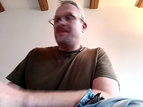 Snapshot of Heidemensch chatting on 12-19-24, 12:23 Heidemensch online show from 12-19-24, 12:23