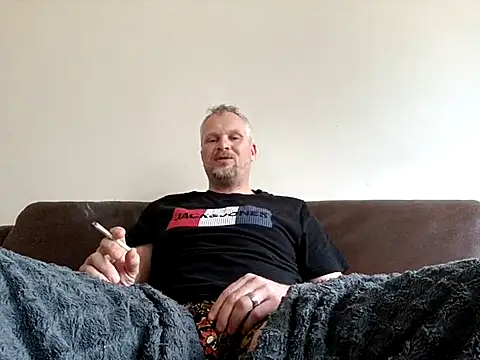 Snapshot of Heidemensch chatting on 03-20-25, 02:32 Heidemensch online show from 03-20-25, 02:32