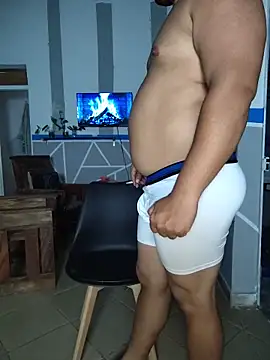 Snapshot of Evert_hairyboy chatting on 05-31-26, 02:35 Evert hairyboy online show from 05-31-26, 02:35