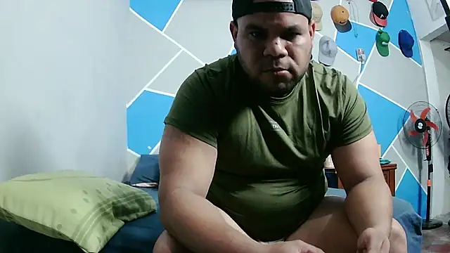Snapshot of Evert_hairyboy chatting on 06-03-26, 07:19 Evert hairyboy online show from 06-03-26, 07:19