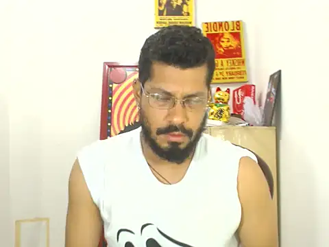 Snapshot of MikeRiverx chatting on 06-15-26, 01:46 MikeRiverx online show from 06-15-26, 01:46