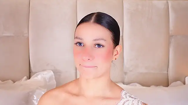 KiraKayleigh1 online show from 03-02-26, 11:44