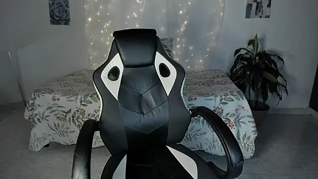 Riana Kean online show from 10-31-25, 03:07