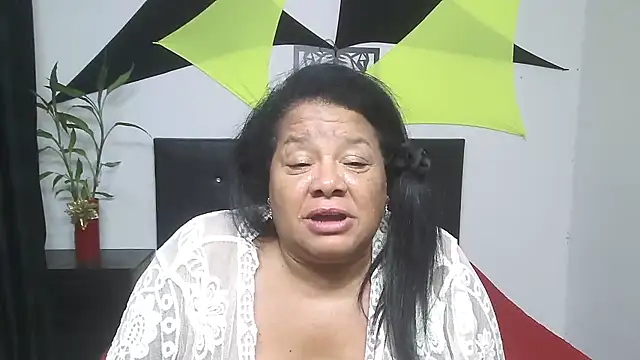 Snapshot of Shanttal0272 chatting on 05-15-26, 01:01 Shanttal0272 online show from 05-15-26, 01:01