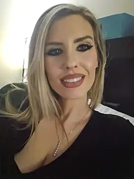 Snapshot of ellieconradxo chatting on 05-16-26, 03:03 ellieconradxo online show from 05-16-26, 03:03