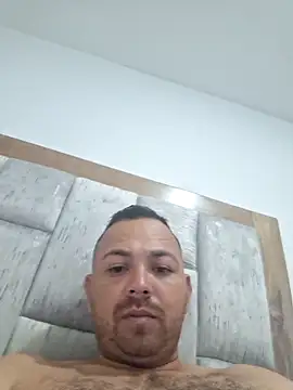 Snapshot of andres--z chatting on 04-21-26, 01:42 andres--z online show from 04-21-26, 01:42