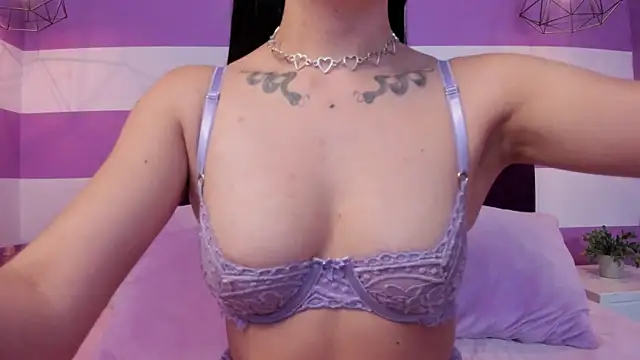 Snapshot of Alli_cooper chatting on 01-21-25, 03:10 Alli cooper online show from 01-21-25, 03:10