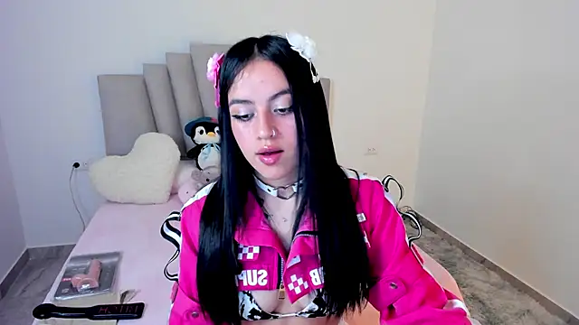 Snapshot of Alli_cooper chatting on 03-18-25, 07:42 Alli cooper online show from 03-18-25, 07:42