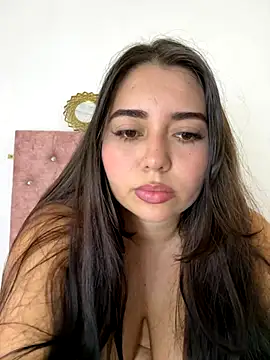 Snapshot of Tara__Sexy chatting on 09-13-25, 01:44 Tara  Sexy online show from 09-13-25, 01:44