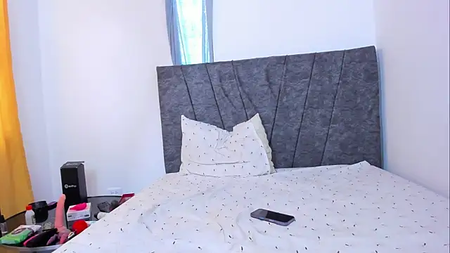 Snapshot of bella-black chatting on 11-29-25, 12:19 bella-black online show from 11-29-25, 12:19