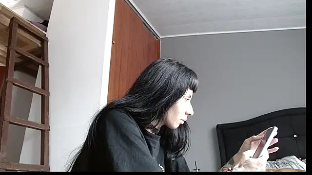 Emilia 1995 online show from 01-25-25, 05:08