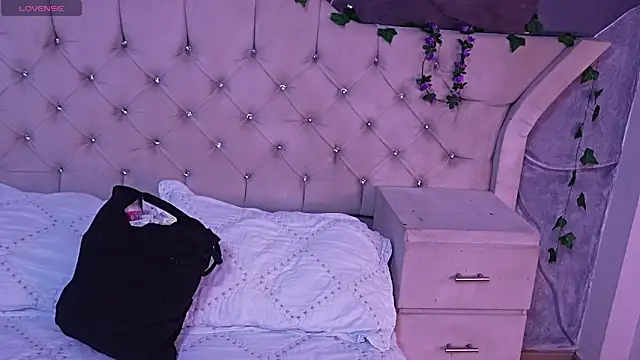 AmberGreyy  online show from 04-24-26, 05:48