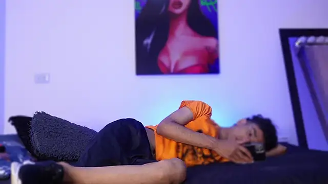 Snapshot of harrytwink18 chatting on 12-26-24, 01:21 harrytwink18 online show from 12-26-24, 01:21